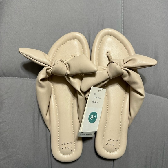 Sandals - Picture 2 of 4